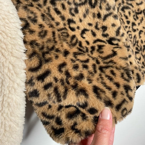 Rails | Saga Plush Sherpa Pullover in Cream Leopard Mix XS - Picture 8 of 10